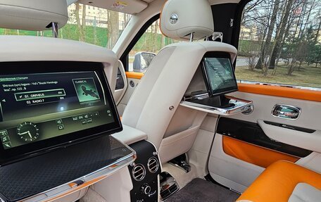 Rolls-Royce Cullinan, 2021 год, 36 500 000 рублей, 24 фотография