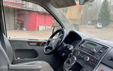 Volkswagen Multivan T5, 2005 год, 940 000 рублей, 2 фотография