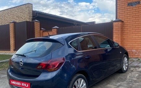 Opel Astra J, 2010 год, 650 000 рублей, 2 фотография