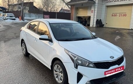 KIA Rio IV, 2021 год, 1 100 000 рублей, 2 фотография