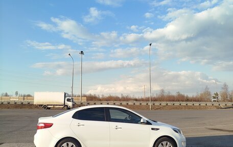 KIA Rio III рестайлинг, 2013 год, 1 000 000 рублей, 2 фотография