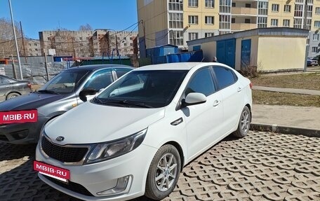 KIA Rio III рестайлинг, 2014 год, 835 000 рублей, 2 фотография
