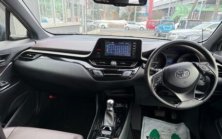 Toyota C-HR I рестайлинг, 2023 год, 1 721 000 рублей, 7 фотография