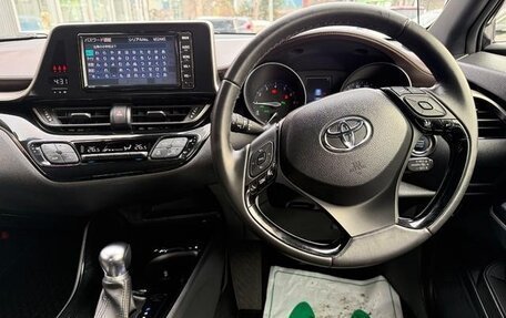 Toyota C-HR I рестайлинг, 2023 год, 1 721 000 рублей, 8 фотография