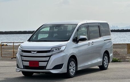 Toyota Noah III, 2020 год, 2 033 000 рублей, 1 фотография