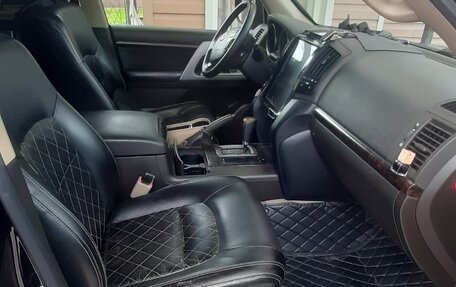 Toyota Land Cruiser 200, 2010 год, 3 300 000 рублей, 8 фотография