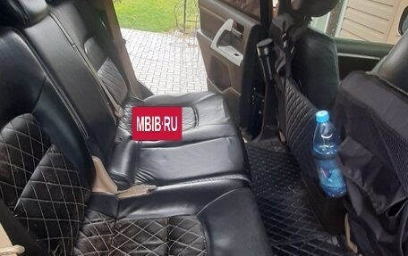 Toyota Land Cruiser 200, 2010 год, 3 300 000 рублей, 9 фотография