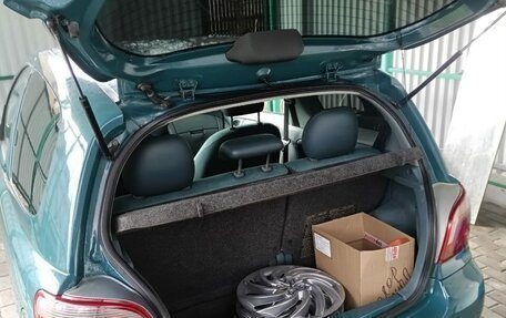 Toyota Yaris I рестайлинг, 2001 год, 370 000 рублей, 5 фотография