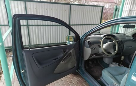 Toyota Yaris I рестайлинг, 2001 год, 370 000 рублей, 8 фотография