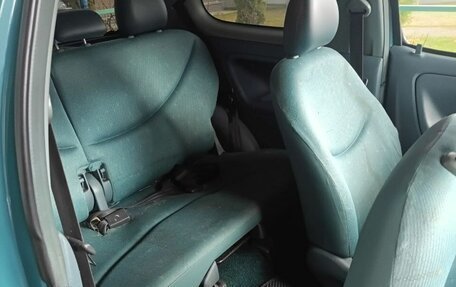 Toyota Yaris I рестайлинг, 2001 год, 370 000 рублей, 10 фотография