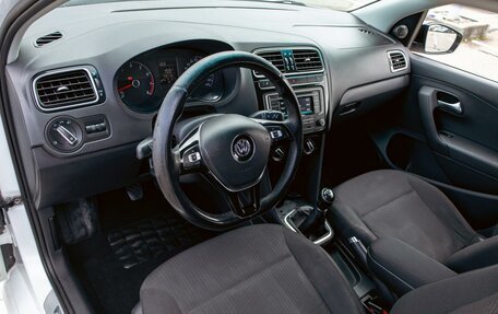 Volkswagen Polo VI (EU Market), 2017 год, 825 000 рублей, 13 фотография