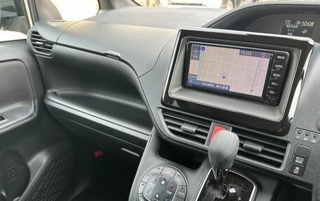 Toyota Noah III, 2020 год, 2 033 000 рублей, 13 фотография