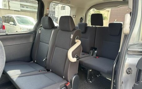 Toyota Noah III, 2020 год, 2 033 000 рублей, 11 фотография