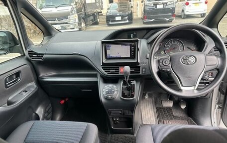 Toyota Noah III, 2020 год, 2 033 000 рублей, 9 фотография