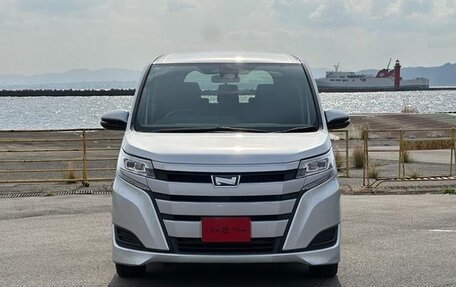 Toyota Noah III, 2020 год, 2 033 000 рублей, 3 фотография