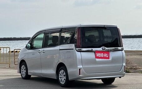 Toyota Noah III, 2020 год, 2 033 000 рублей, 6 фотография