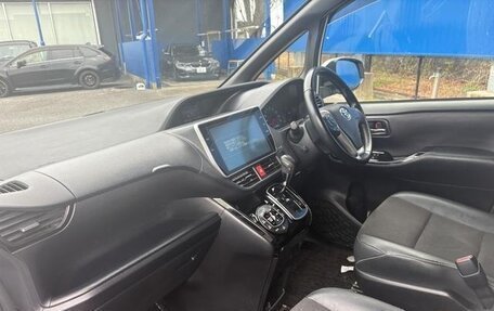 Toyota Noah III, 2020 год, 2 363 000 рублей, 8 фотография