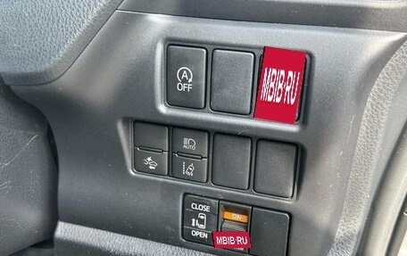 Toyota Noah III, 2020 год, 2 033 000 рублей, 16 фотография