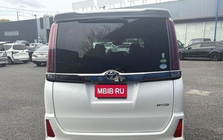 Toyota Noah III, 2020 год, 2 363 000 рублей, 5 фотография