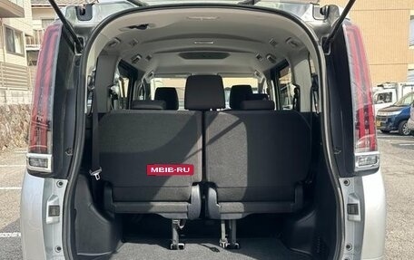 Toyota Noah III, 2020 год, 2 033 000 рублей, 18 фотография