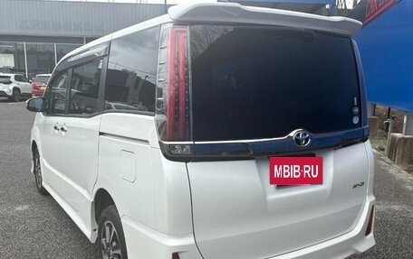 Toyota Noah III, 2020 год, 2 363 000 рублей, 6 фотография