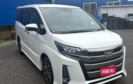 Toyota Noah III, 2020 год, 2 363 000 рублей, 2 фотография