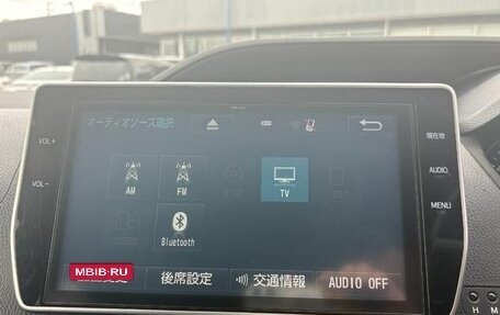 Toyota Noah III, 2020 год, 2 363 000 рублей, 12 фотография