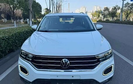 Volkswagen T-Roc I, 2022 год, 1 690 000 рублей, 2 фотография