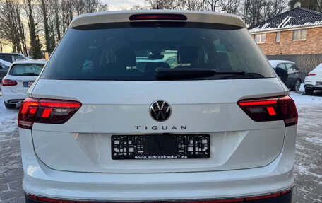 Volkswagen Tiguan II, 2023 год, 3 150 000 рублей, 5 фотография