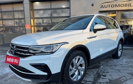 Volkswagen Tiguan II, 2023 год, 3 150 000 рублей, 2 фотография