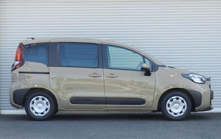 Toyota Sienta, 2023 год, 1 178 000 рублей, 4 фотография