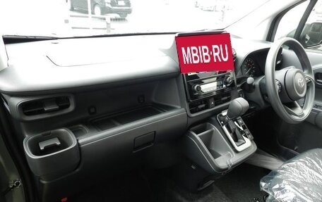 Toyota Sienta, 2023 год, 1 178 000 рублей, 9 фотография