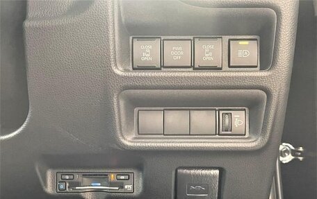 Toyota Sienta, 2023 год, 1 178 000 рублей, 21 фотография