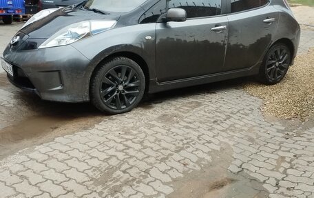 Nissan Leaf I, 2014 год, 900 000 рублей, 2 фотография