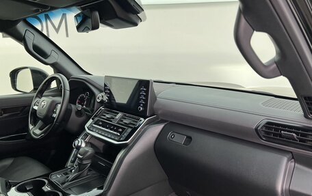 Toyota Land Cruiser, 2023 год, 12 200 000 рублей, 16 фотография