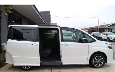 Toyota Voxy III, 2020 год, 2 148 000 рублей, 5 фотография