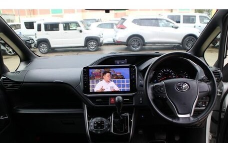 Toyota Voxy III, 2020 год, 2 148 000 рублей, 9 фотография