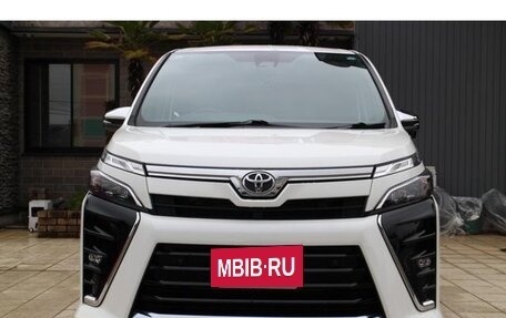 Toyota Voxy III, 2020 год, 2 148 000 рублей, 2 фотография