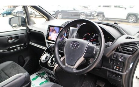 Toyota Voxy III, 2020 год, 2 148 000 рублей, 11 фотография