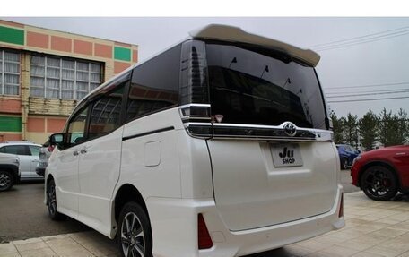 Toyota Voxy III, 2020 год, 2 148 000 рублей, 7 фотография