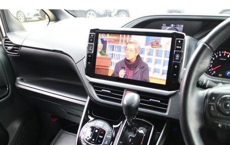 Toyota Voxy III, 2020 год, 2 148 000 рублей, 18 фотография