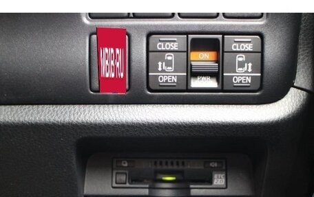 Toyota Voxy III, 2020 год, 2 148 000 рублей, 20 фотография