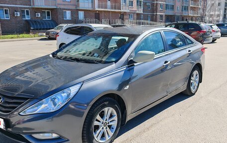 Hyundai Sonata VI, 2011 год, 600 000 рублей, 2 фотография