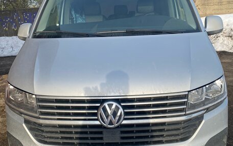 Volkswagen Caravelle T6 рестайлинг, 2021 год, 5 700 000 рублей, 1 фотография