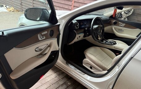 Mercedes-Benz E-Класс, 2017 год, 3 100 000 рублей, 5 фотография