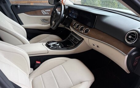 Mercedes-Benz E-Класс, 2017 год, 3 100 000 рублей, 9 фотография