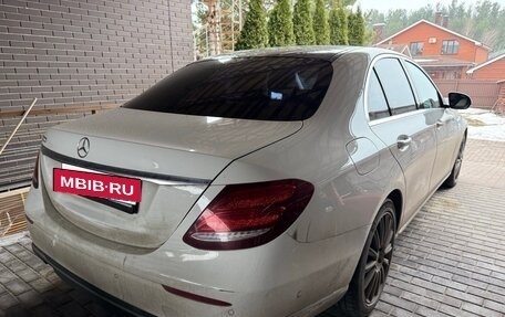 Mercedes-Benz E-Класс, 2017 год, 3 100 000 рублей, 4 фотография