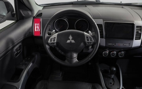 Mitsubishi Outlander III рестайлинг 3, 2011 год, 1 199 000 рублей, 10 фотография