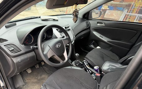 Hyundai Solaris II рестайлинг, 2015 год, 900 000 рублей, 11 фотография