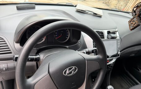 Hyundai Solaris II рестайлинг, 2015 год, 900 000 рублей, 17 фотография